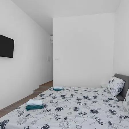 Apartament Mima *
